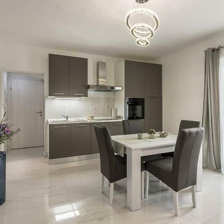 Royal Silver Apartment 沃迪切 外观 照片